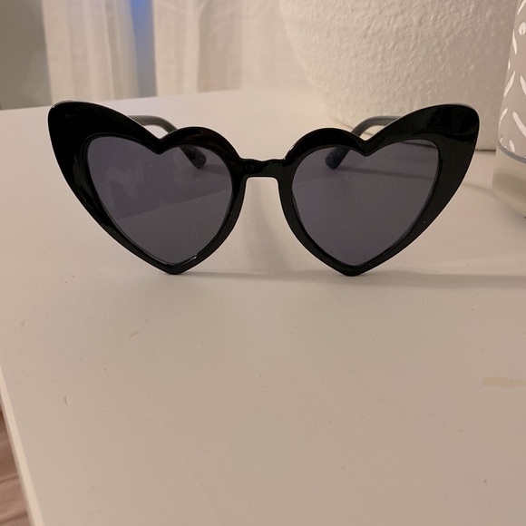 Heart Sunglasses - Picture 2 of 3